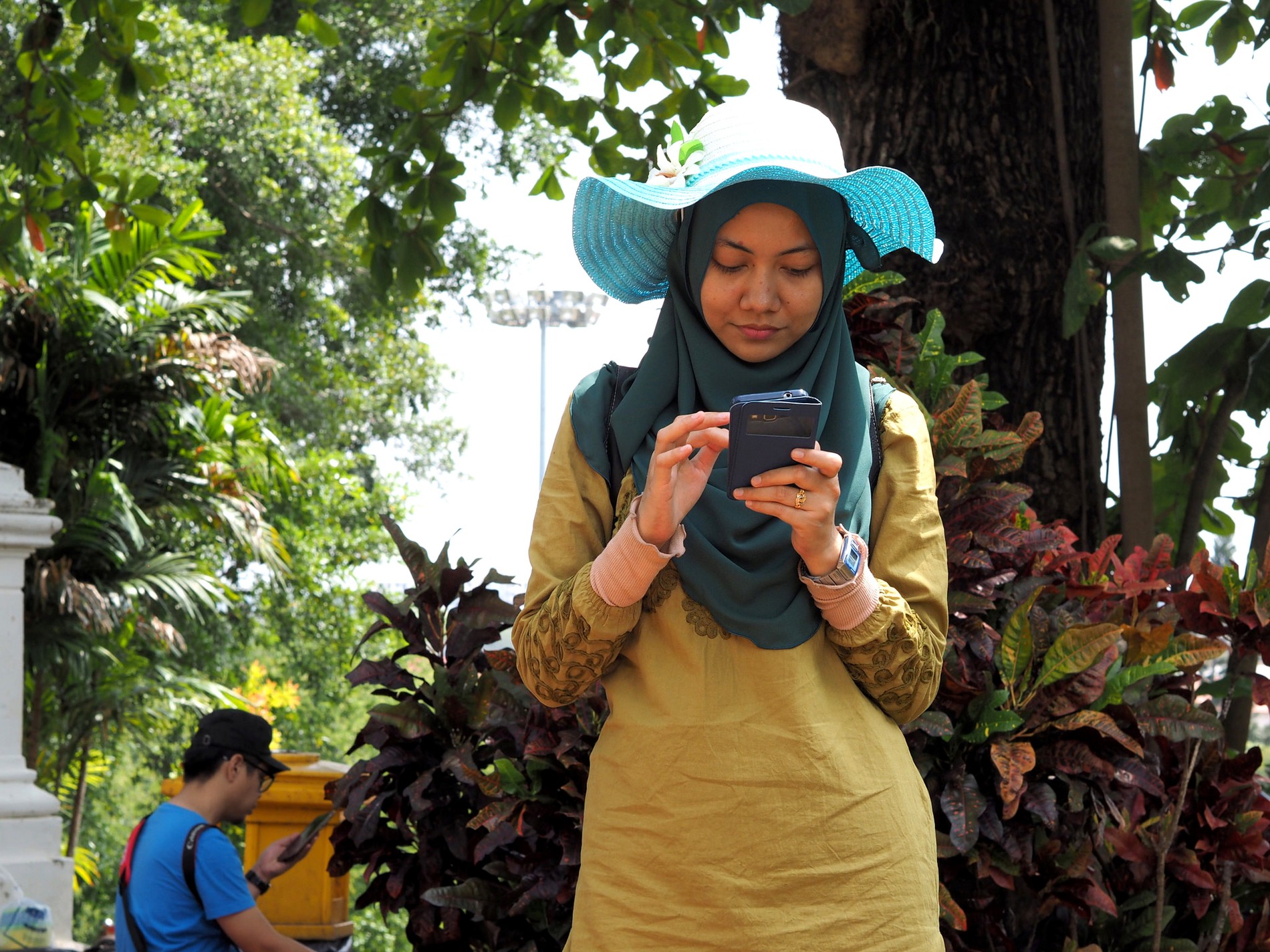 Hypnotisé par son smartphone en Indonésie
